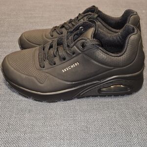 Sketchers Uno stand on air